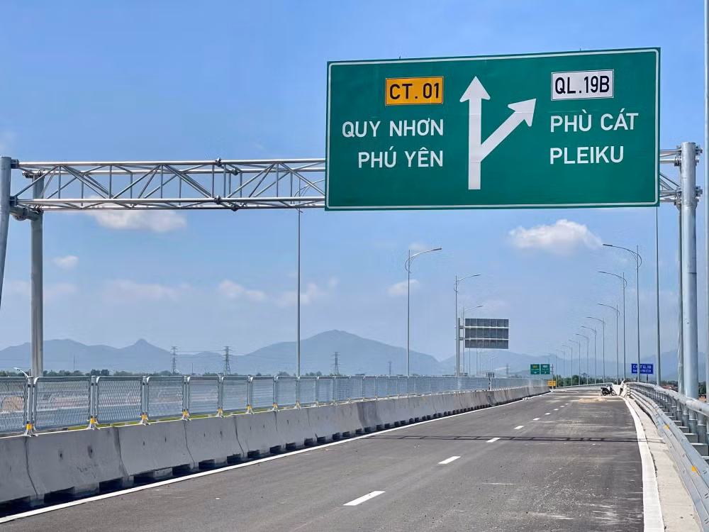 Khẩn trương chuẩn bị Lễ khánh thành, khởi công các công trình lớn chào mừng Đại hội Đảng lần thứ XIV - Ảnh 1.
