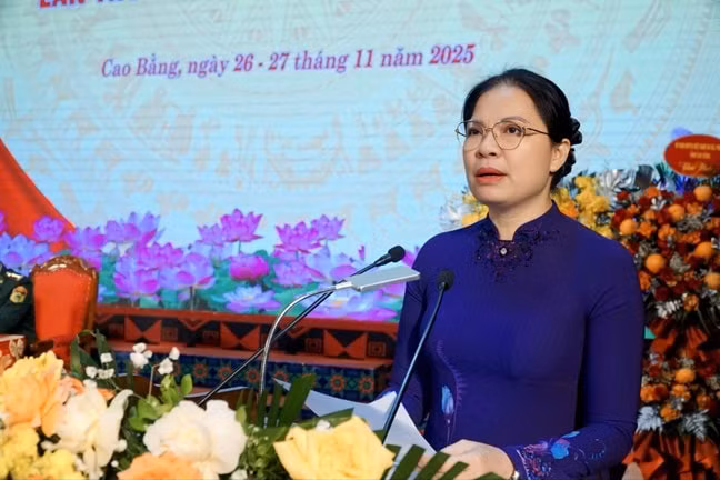 Bà Hà Thị Nga, Ủy viên Trung ương Đảng, Phó Chủ tịch Ủy ban Trung ương MTTQ Việt Nam phát biểu tại đại hội.
