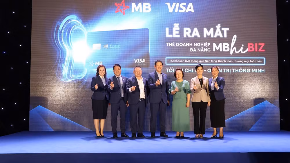 Ä áº¡i diá»‡n MB, VISA chá»¥p áº£nh táº¡i sá»± kiá»‡n