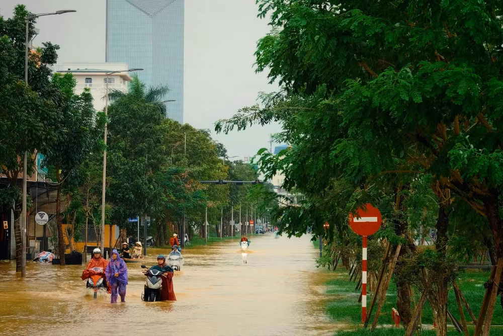 Thành phố Huế ngập lần thứ 4 chỉ trong vòng chưa đầy 1 tháng. Ảnh. TL.