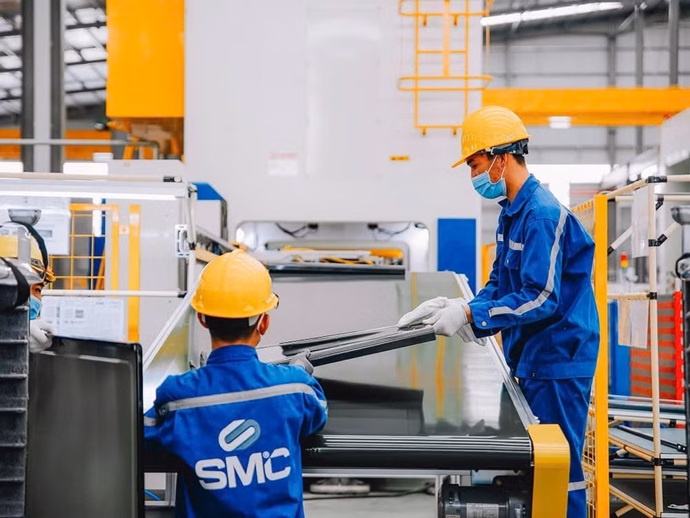 Vừa ghi nhận lãi gần 200 tỷ đồng trong năm 2025 và được HoSE đưa cổ phiếu ra khỏi diện cảnh báo từ ngày 13/4/2026, CTCP Đầu tư Thương mại SMC lại bước vào mùa đại hội với kế hoạch khá dè dặt: lợi nhuận sau thuế năm 2026 chỉ còn 30 tỷ đồng, giảm 85% so với năm trước. Ảnh: TL.