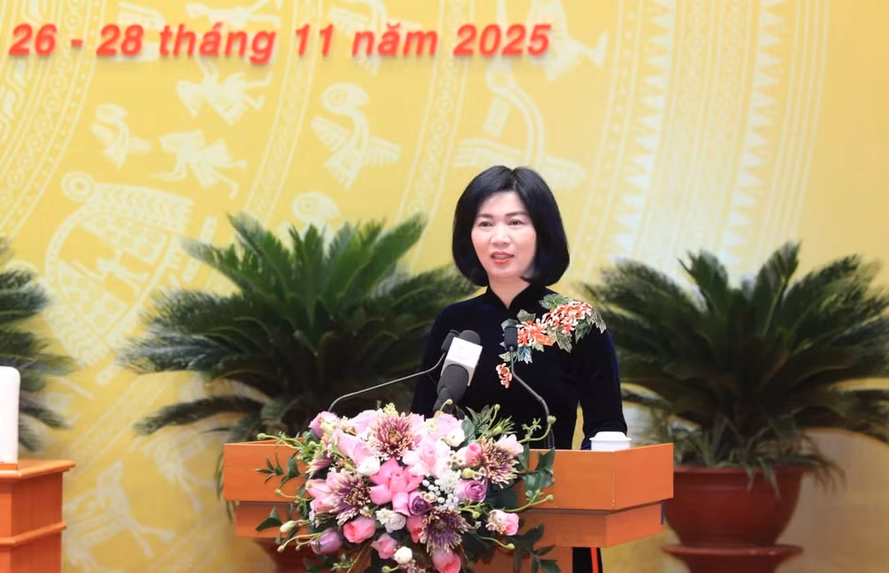 Chủ tịch HĐND Thành phố Phùng Thị Hồng Hà phát biểu khai mạc.