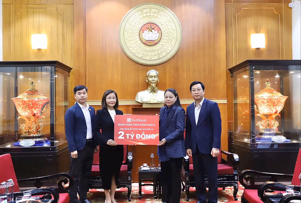 02 Tập đoàn BRG và Ngân hàng SeABank trao 5 tỷ đồng ủng hộ đồng bào khắc phục hậu quả thiên tai