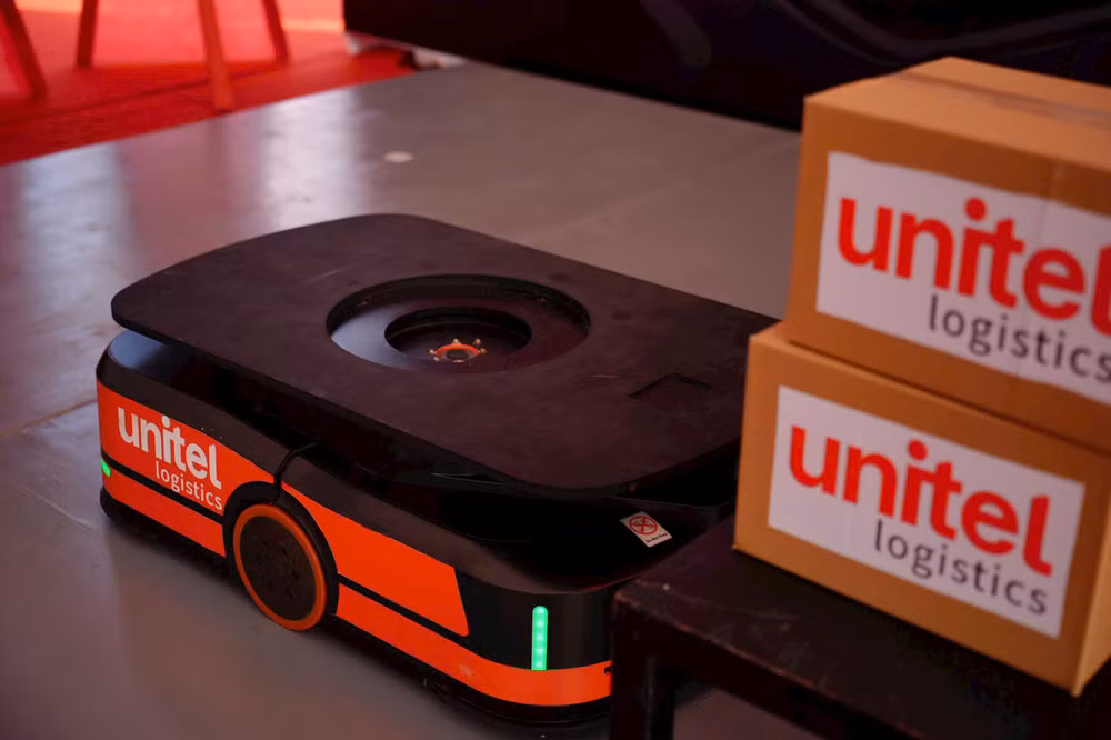 Sản phẩm robot chia chọn tự động của Viettel, với thương hiệu Unitel tại Lào. 
