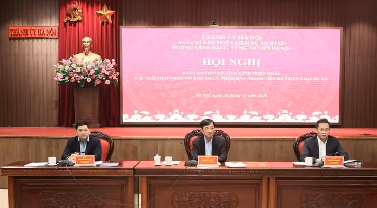 Các đồng chí lãnh đạo 3 tỉnh, thành phố Hà Nội, Bắc Ninh, Hưng Yên chủ trì Hội nghị