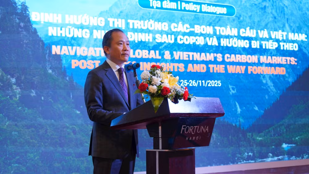 PGS.TS Lê Trung Thành - Hiệu trưởng Trường ĐHKT-ĐHQGHN phát biểu khai mạc tại sự kiện