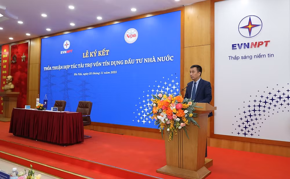 Chủ tịch HĐTV EVNNPT Nguyễn Tuấn Tùng phát biểu tại buổi lễ