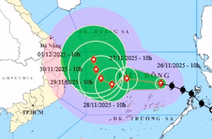 Thủ tướng yêu cầu triển khai các biện pháp cần thiết cao nhất để phòng, tránh, ứng phó bão số 15- Ảnh 1.