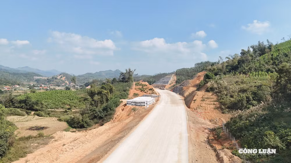 Cao tốc cửa khẩu Hữu Nghị - Chi Lăng trong ngày thông tuyến