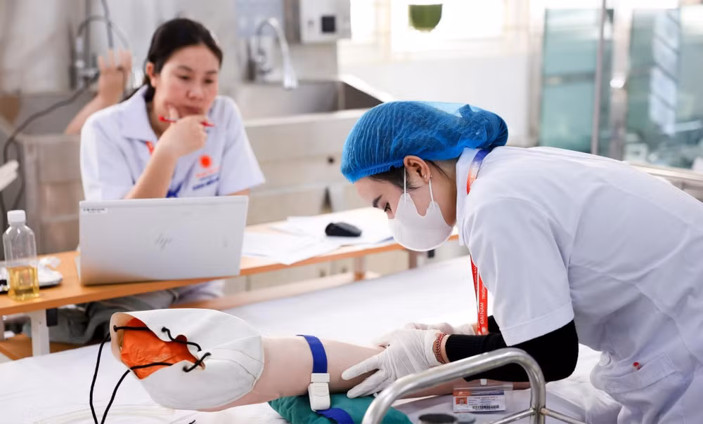 Sinh viên ngành Y của Trường Đại học Đại Nam trong giờ học. Ảnh: DDN