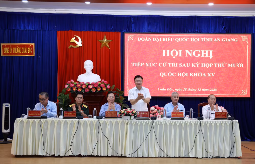Phó Thủ tướng Lê Thành Long tiếp xúc cử tri An Giang- Ảnh 1.