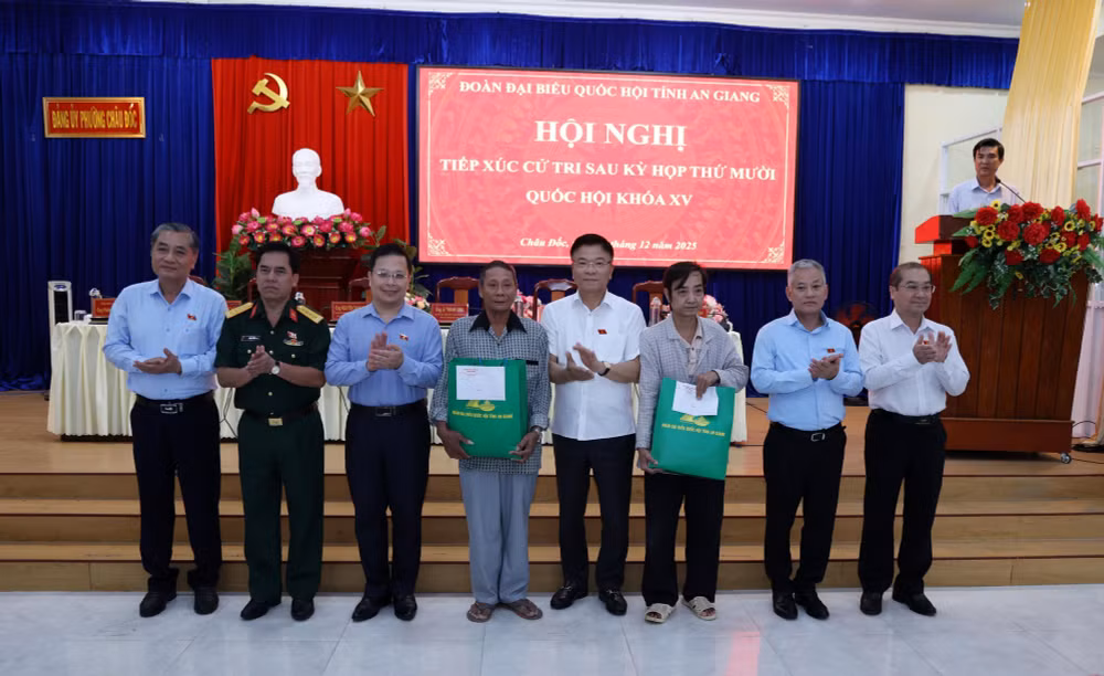 Phó Thủ tướng Lê Thành Long tiếp xúc cử tri An Giang- Ảnh 5.