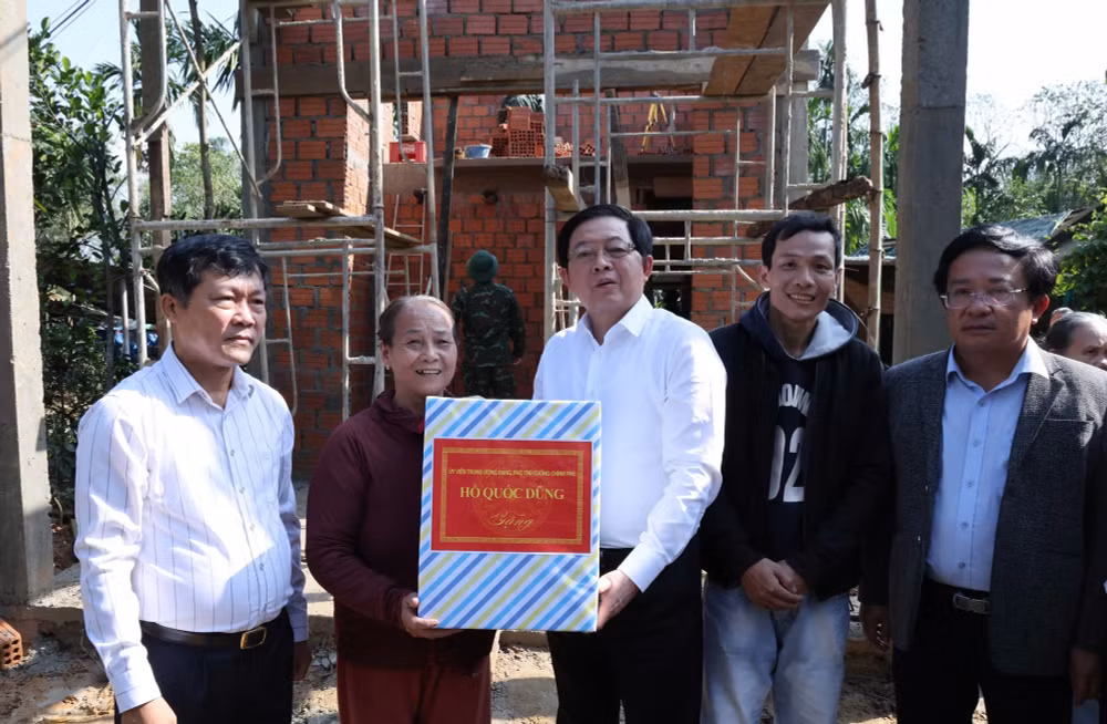 Phó Thủ tướng Hồ Quốc Dũng kiểm tra tình hình triển khai 'Chiến dịch Quang Trung' tại thành phố Huế- Ảnh 6.