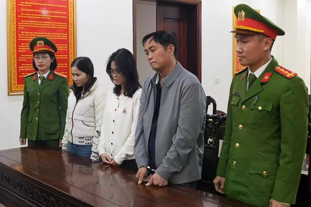 vu-sonmua-hoa-donnghe-anthuy-pham-edited-1765937464873.jpg.webp