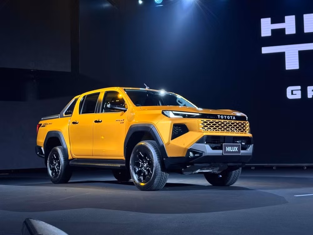 Ngoại hình Toyota Hilux 2026 lột xác so với thế hệ hiện tại, đặc biệt là phần đầu xe - Ảnh: Toyota
