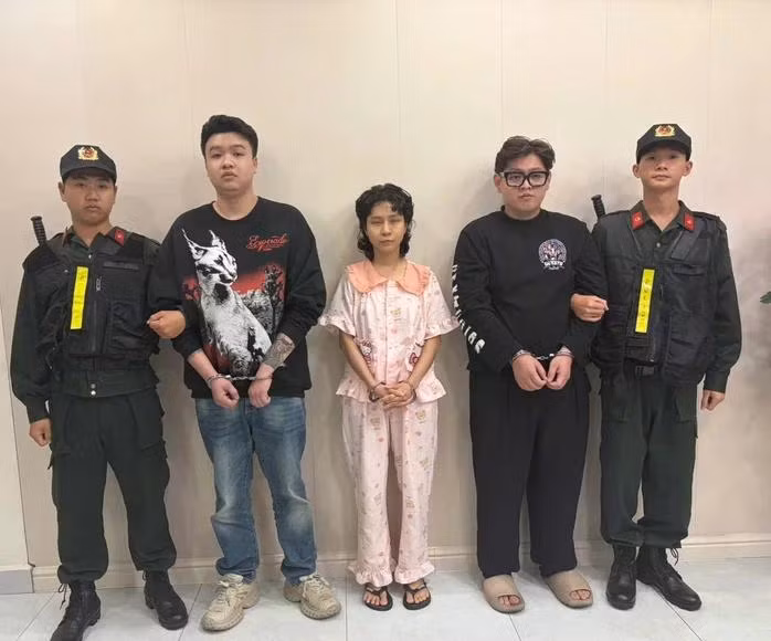 tu-trai-sang-quy-chinh-huy-176610412123057919187.jpg.webp