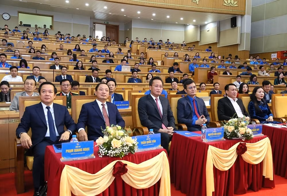 THAM DỰ
