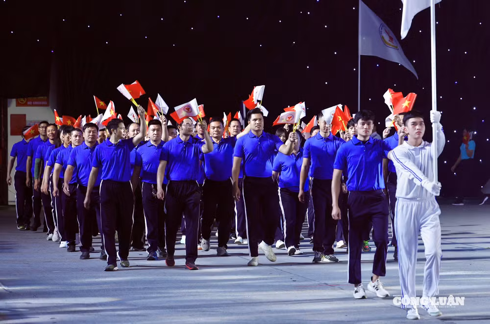 Ảnh màn hình 2025-12-15 lúc 23.35.14