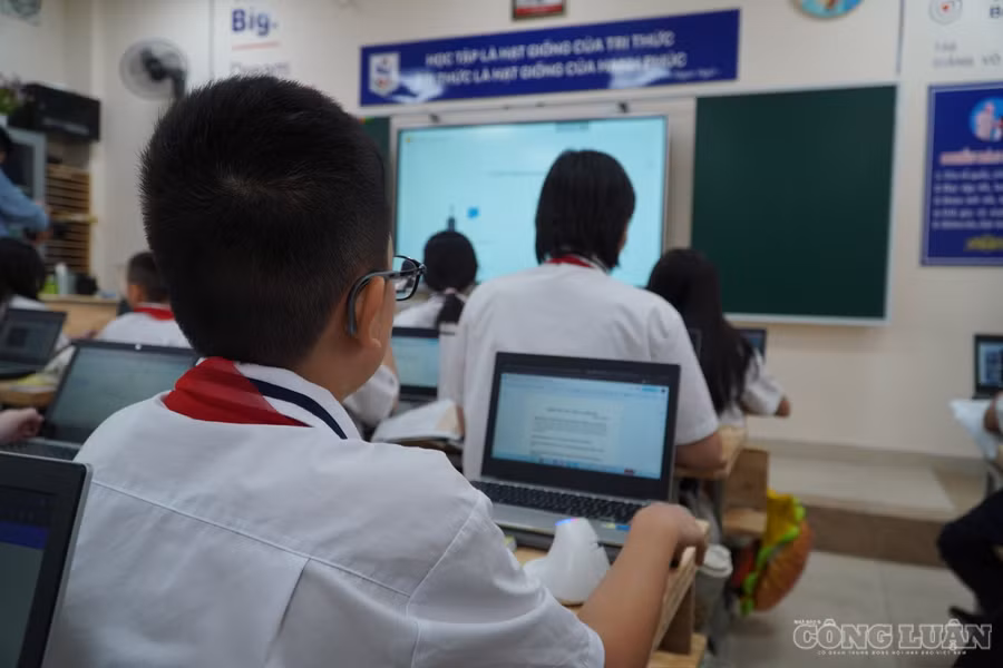 Phụ huynh lo học AI khiến 'não con chai lì', giáo viên bắt quả tang học sinh dùng Gemini gian lận