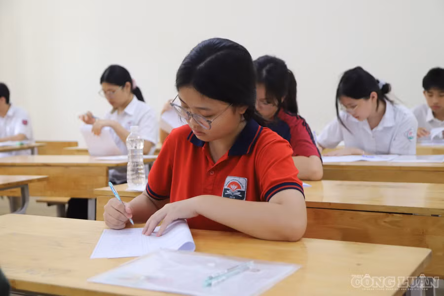 Yêu cầu 34 tỉnh, thành đảm bảo mọi học sinh trượt lớp 10 vẫn được đi học