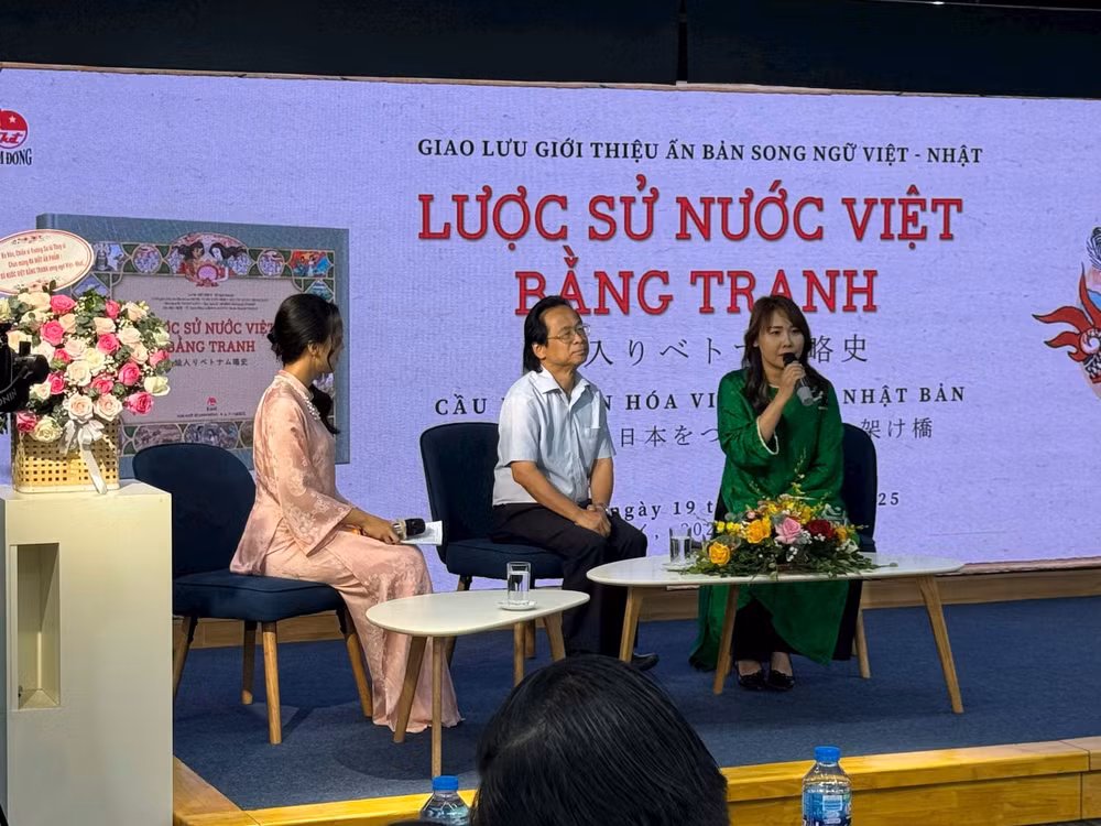 Bà Lê Thương, Chủ tịch Tổng Hội người Việt Nam vùng Kansai (áo xanh). (Ảnh: POC)