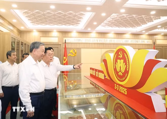 ttxvn-tong-bi-thu-ban-tuyen-giao-1.jpg