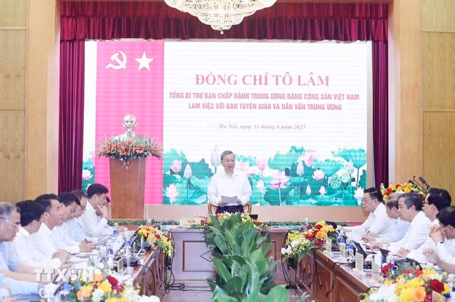 ttxvn-tong-bi-thu-ban-tuyen-giao-7.jpg