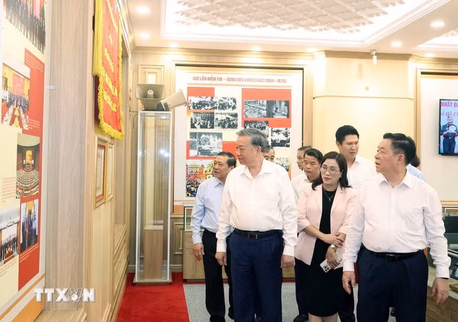 ttxvn-tong-bi-thu-ban-tuyen-giao-3.jpg