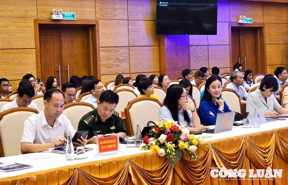 cac-dai-bieu-tham-du-hoi-nghi.jpg
