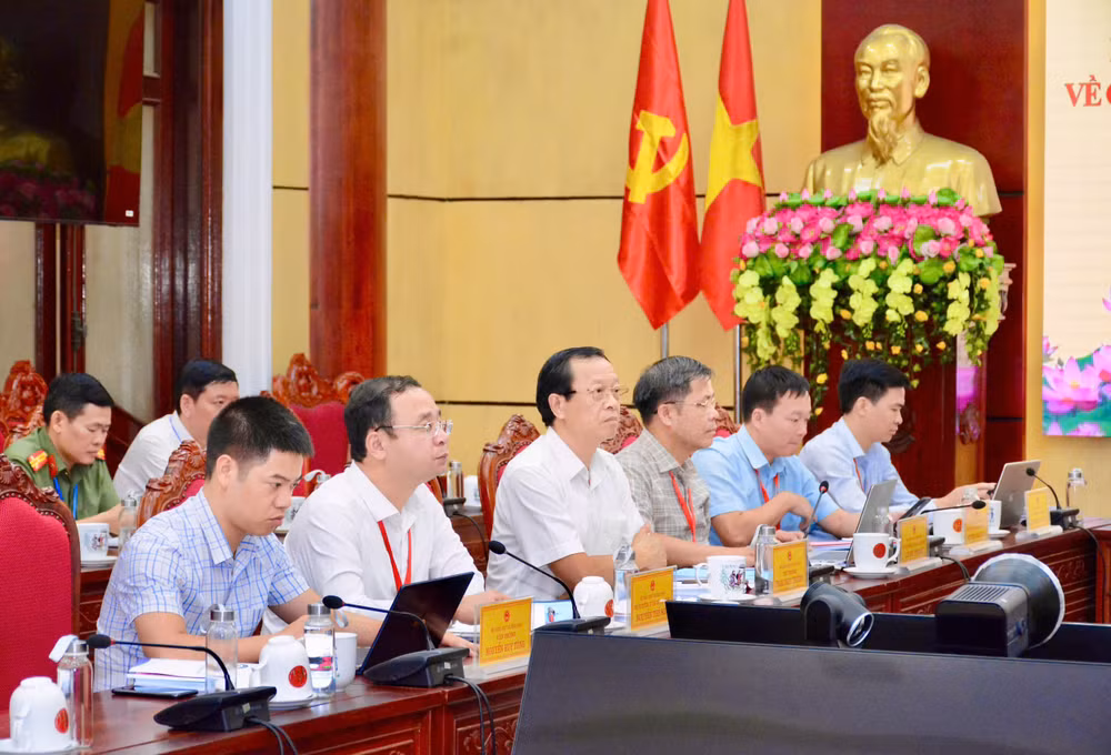 Thành viên đoàn kiểm tra số 1 tại buổi làm việc (Ảnh: Bộ GD&amp;ĐT).