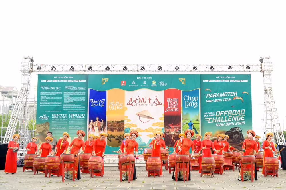 Lễ hội Nón Lá tại Thành phố Hoa Lư.