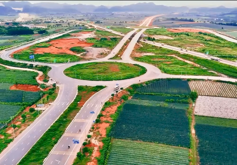 Tuyến đường đông-tây mở ra không gian phát triển kinh tế-xã hội của Thành phố Hoa Lư nói riêng và tỉnh Ninh Bình nói chung.