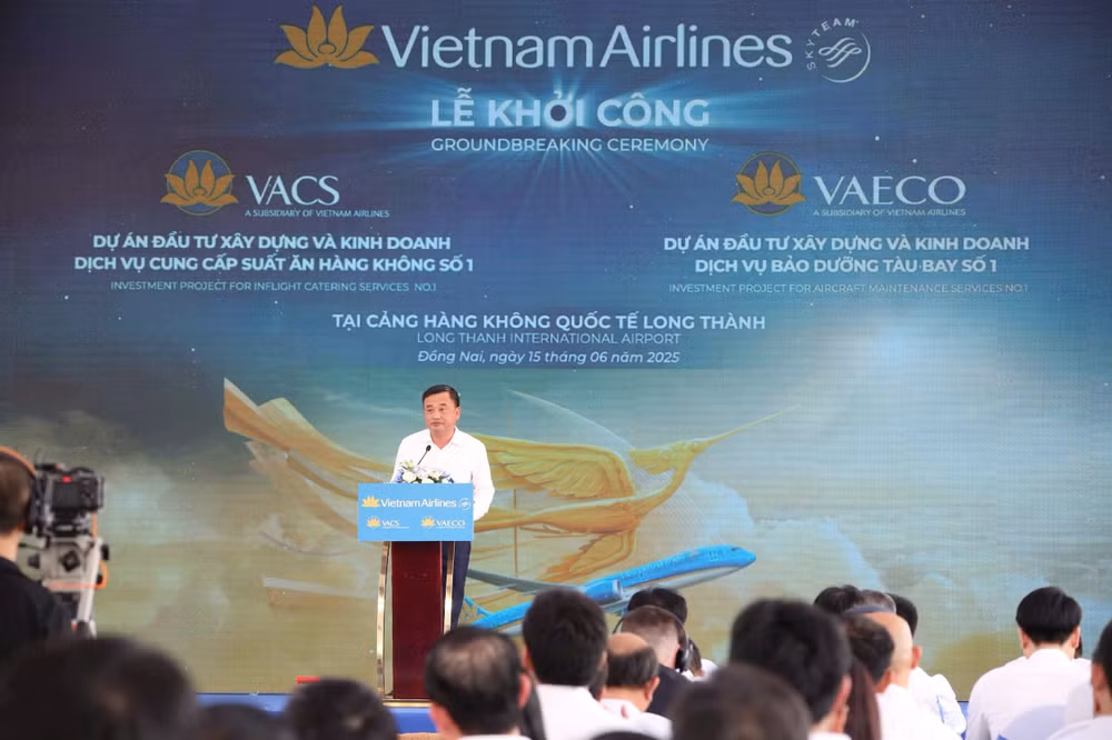 2. PTGĐ Vietnam Airlines Lê Đức Cảnh cam kết sẽ taapj trung mọi nguồn lực để triển khai nhanh chóng và kịp thời các dự án tại sân bay Long Thành