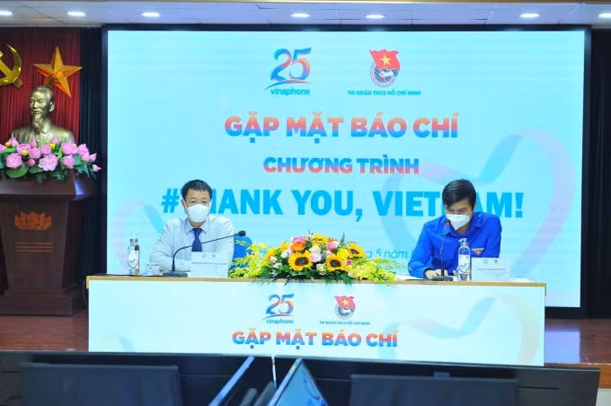 Ông Bùi Quang Huy – Ủy viên dự khuyết Ban chấp hành TW Đảng, Bí thư thường trực TW Đoàn, Chủ tịch Hội Sinh viên Việt Nam cùng Ông Nguyễn Trường Giang - Tổng giám đốc TCT VNPT VinaPhone