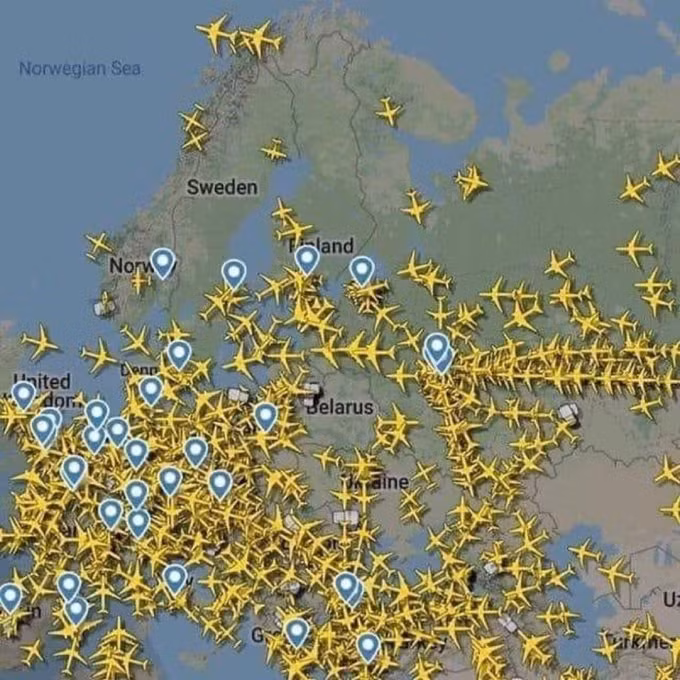 Các hãng hàng không quốc tế đã định lại tuyến bay để tránh không phận Belarus - Ảnh: Twitter