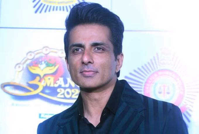 Sonu Sood cho biết sẽ tìm hỗ trợ cho những nơi cần thiết trước, nhất là các địa phương ở vùng nông thôn, nơi tập trung của dân nghèo.