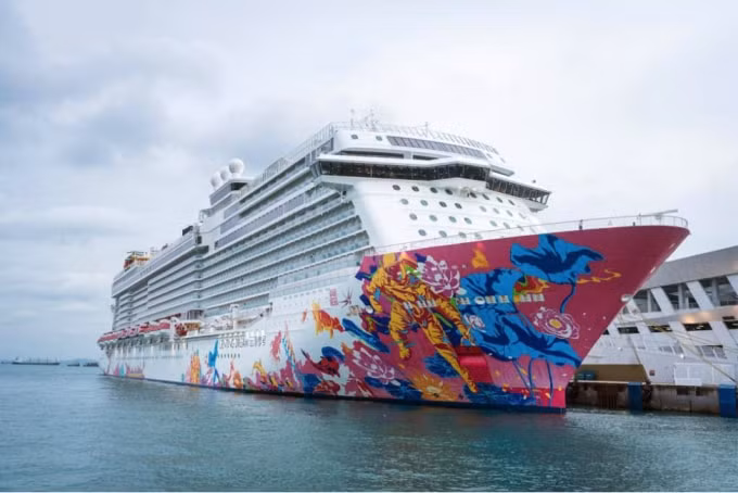 Tàu du lịch Genting Dream do Genting Hong Kong điều hành. (Nguồn: Nicky Loh/Bloomberg Photo).