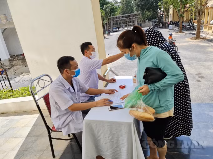 Thanh Hoá yêu cầu người dân phải khai báo y tế trước khi đến các cơ quan, đơn vị. Ảnh minh hoạ