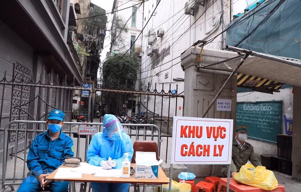 Tổ Covid-19 cộng đồng ứng trực 24/24/7 để thực hiện rà soát, nhắc nhở, đôn đốc công tác phòng, chống dịch. Ảnh: minh họa