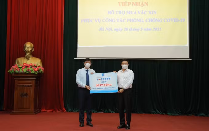 Petrovietnam ủng hộ 50 tỷ cho Qũy vắc-xin