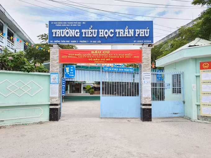 Không công nhận kết quả lựa chọn nhà thầu tại gói thầu trường Tiểu học Trần Phú. (Ảnh: Minh Luân)