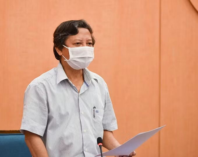 Phó Giám đốc Sở Y tế Hoàng Đức Hạnh thông tin tại phiên họp