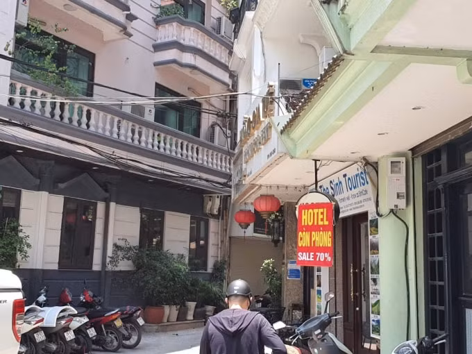 Nhiều khách sạn gặp khó vì đợt bùng phát dịch bệnh thứ 4. (Ảnh: Việt Vũ)