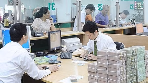 Thủ tướng yêu cầu chuẩn bị nguồn lực để thực hiện cải cách chính sách tiền lương từ ngày 1/7/2022. Ảnh minh họa
