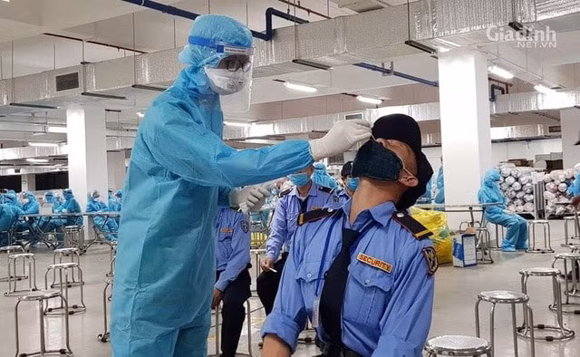 Việc để lộ thông tin đời tư bệnh nhân COVID-19 khiến nhiều người gặp phải những phiền toái không đáng có (ảnh TL).