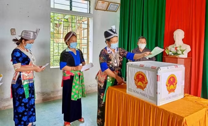 Huyện Quế Phong có 10 khu vực bỏ phiếu sớm thuộc 5 xã: Tiền Phong; Tri Lễ; Cắm Muộn; Mường Nọc; Nậm Nhoóng.