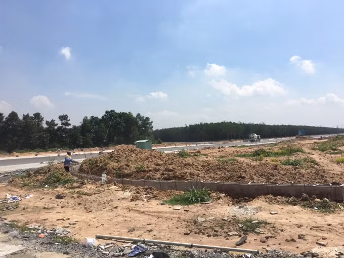 Khu tái định cư Lộc An-Bình Sơn đang tiếp tục khẩn trương hoàn thiện kết nối hạ tầng.