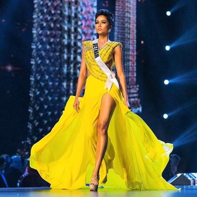 Cú xoay thần thánh của H’Hen Niê trên sân khấu Miss Universe đã gây bão suốt một thời gian dài và giúp cô tiến sâu ở cuộc thi