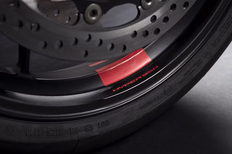Ducati Hypermotard 950 2022. Ảnh: Ducati