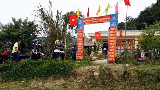Sáng ngày 21/5, khoảng 42.696 cử tri của các huyện: Kỳ Sơn, Tương Dương, Quế Phong, Con Cuông (Nghệ An) đã thực hiện việc bỏ phiếu bầu cử sớm hơn 2 ngày so với ngày bầu cử chung của cả nước.